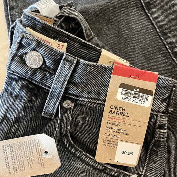Levi’s Women's cinch barrel Jeans in size 24, 25 , 26 ,27 ,28 , 29, 31 , 32 in - Picture 4 of 6